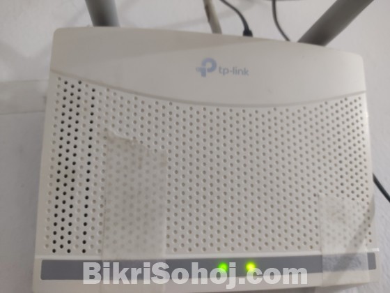 TP Link WR820N Router